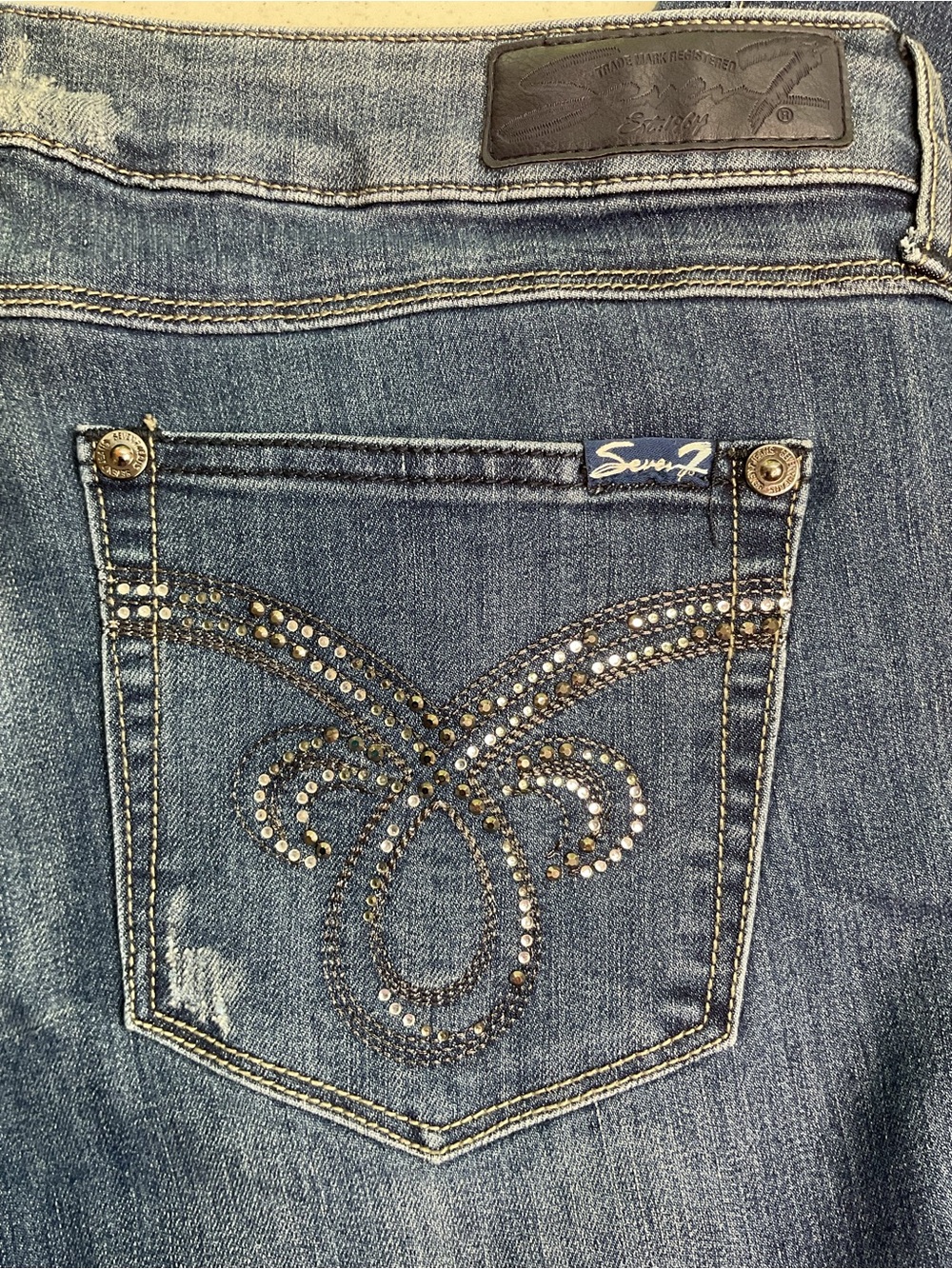 NWOT Seven7 Slim Bootcut Jeans with Studded  Back Pockets Size 12
